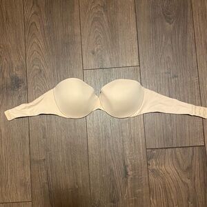 Body by Victoria’s Secret Ipex strapless bra